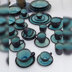 Тарілка обідня кругла 27 см блакитна плоска Blue Lake, чорна зовні