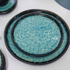 Тарілка обідня кругла 27 см блакитна плоска Blue Lake, чорна зовні