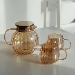 Янтарная стеклянная чашка 420 мл Miss с текстурированным рельефом