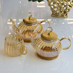 Скляний чайник для заварювання 600 мл Miss бурштинового кольору на бамбуковій підставці