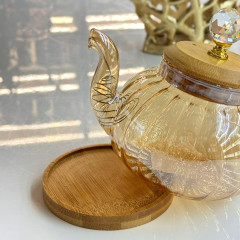 Скляний чайник для заварювання 600 мл Miss бурштинового кольору на бамбуковій підставці