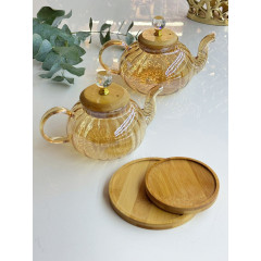 Скляний чайник для заварювання 600 мл Miss бурштинового кольору на бамбуковій підставці