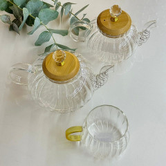 Скляна прозора чашка 420 мл Miss з текстурованим рельєфом