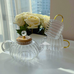 Скляна прозора чашка 420 мл Miss з текстурованим рельєфом