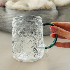 Прозорий скляний кухоль 450 мл Rikardo з текстурованим рельєфом та зеленою ручкою