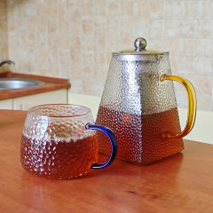 Прозора скляна чашка 450 мл Lollipop, кухоль із синьою ручкою та текстурованим рельєфом