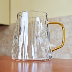 Скляна прозора чашка 400 мл Cold, велика кружка з текстурованим рельєфом і жовтою ручкою