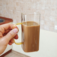 Скляна квадратна висока хайбол кухоль 350 мл Elegance з жовтою ручкою