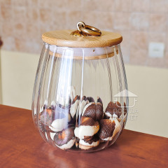 Сахарница, конфетница Frodo 700 мл с ребристым стеклом внутри и бамбуковой крышкой с кольцом