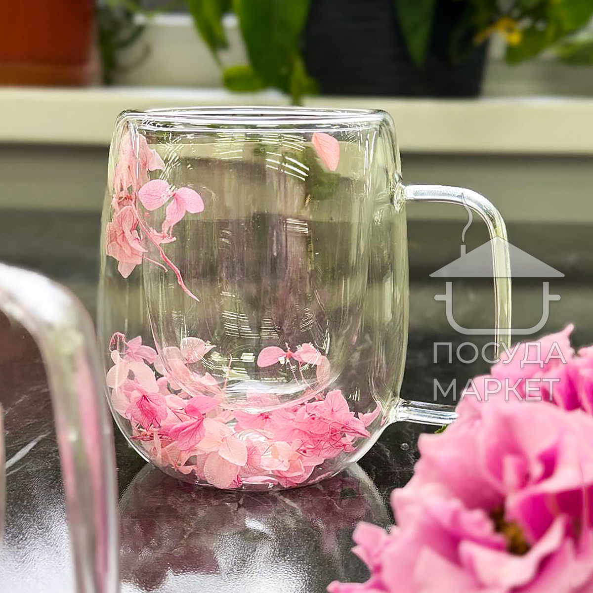 Чашка 350 мл з подвійними стінками Golden Charm з рожевими пелюстками квітів всередині, кружка з подвійним дном
