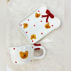 Чашка з блюдцем 220 мл "Банти і мішки" ручної роботи білого кольору, кераміка