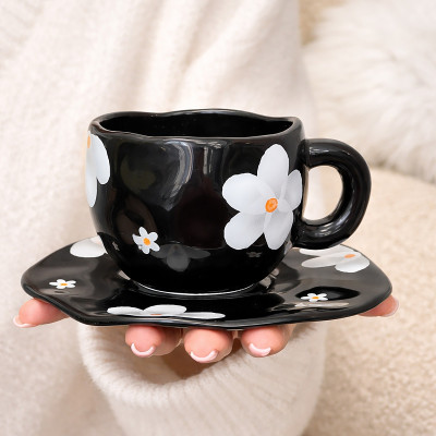 Чашка з блюдцем 300 мл "Нічна квітка" ручної роботи чорного кольору