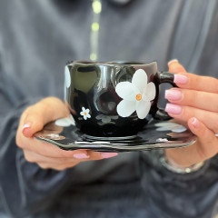 Чашка з блюдцем 300 мл "Нічна квітка" ручної роботи чорного кольору