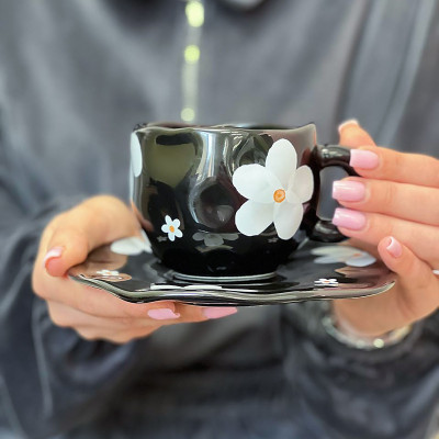 Фото 2 -Чашка з блюдцем 300 мл "Нічна квітка" ручної роботи чорного кольору