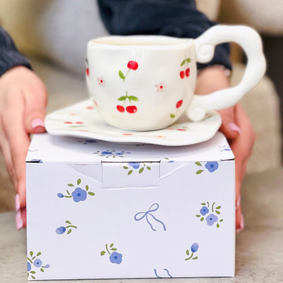 Фото 2 -Чашка з блюдцем 300 мл "Вишневий сад" ручної роботи білого кольору