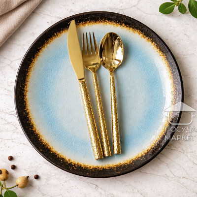 Тарілка обідня кругла 27,5 см Desert Sun, ніжно-блакитна, з темною окантовкою Тарілка обідня кругла 27,5 см Desert Sun, ніжно-блакитна, з темною окантовкою