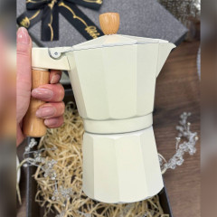 Гейзерна кавоварка Bergamo 300 мл, кольору слонової кістки з дерев’яною ручкою, на 6 чашок