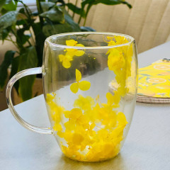 Чашка з подвійними стінками 350 мл Flora Glass 2, скляний кухоль з квітковим декором жовтих пелюсток