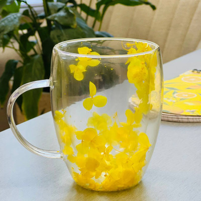 Фото 2 -Чашка с двойными стенками 350 мл Flora Glass 2, стеклянная кружка с цветочным декором желтых лепестков