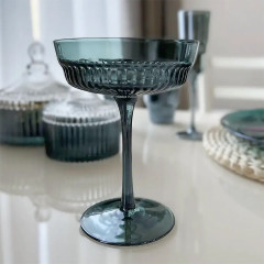 Широкий бокал для мартини и коктейлей 200 мл "Greenville", зеленое стекло