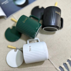 Кружка зеленая керамическая Refined taste 350мл с крышкой и ложкой 