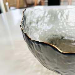 Салатник стеклянный 20 см Золотая Маковка черный с золотой каймой