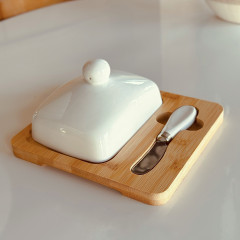 Белая бамбукаовая масленка для сливочного масла с ножом и керамической крышкой Stockholm